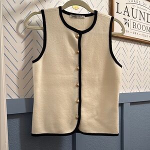 Abercrombie & Fitch Cream and Black Sleeveless Top